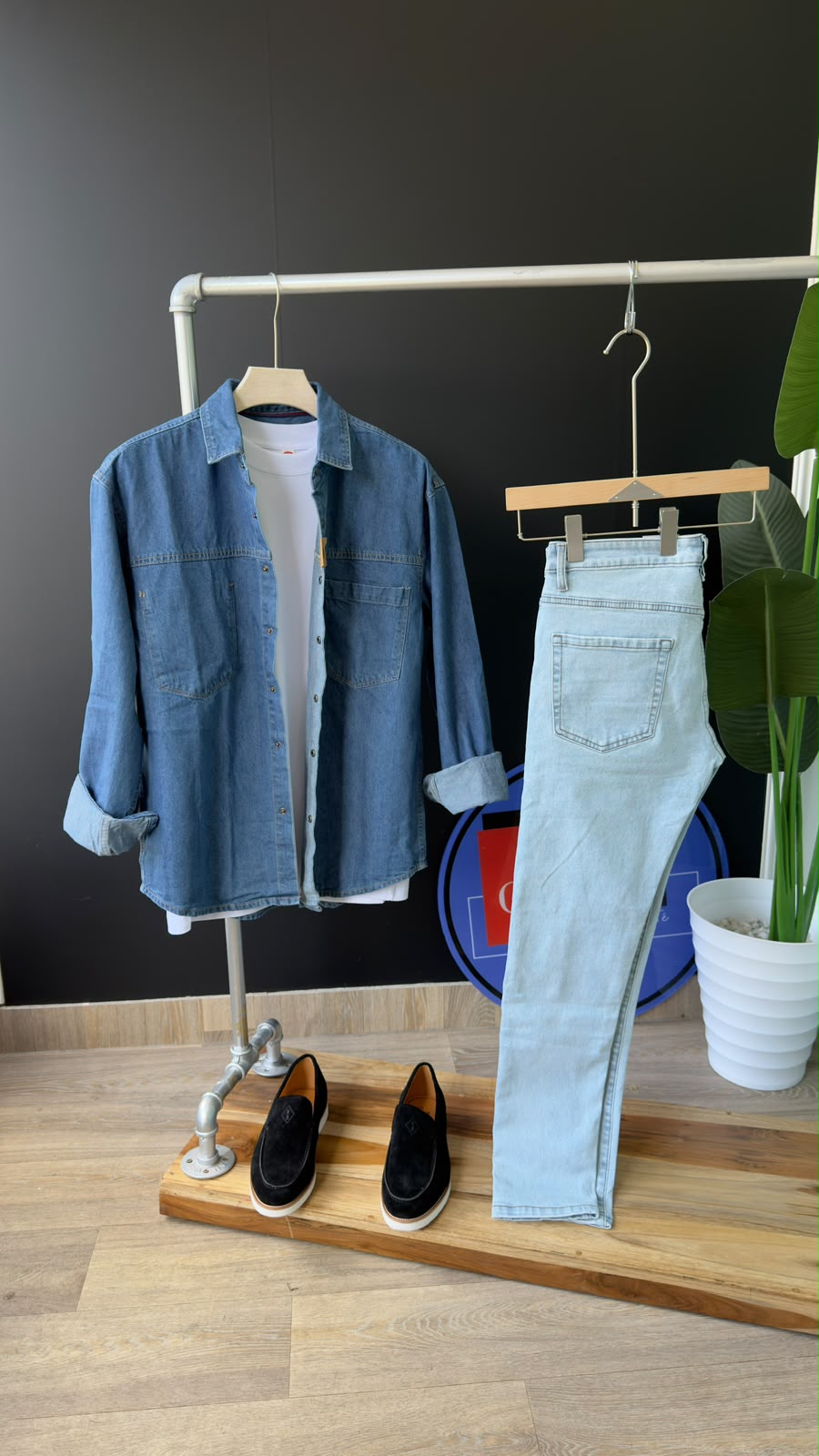 Men’s Long-Sleeve Denim Shirt